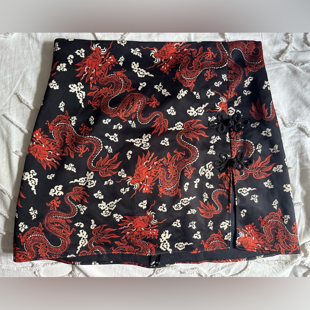 Black and Red Dragon Print Skirt